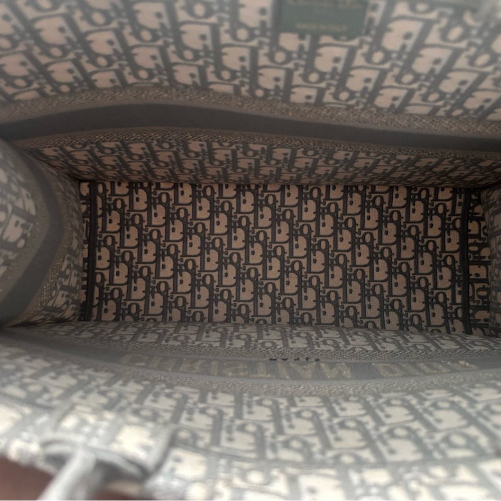 Authentic EUC Dior Ecru and Gray Oblique Book Tote Large. RT $3,750 - Picture 6 of 10